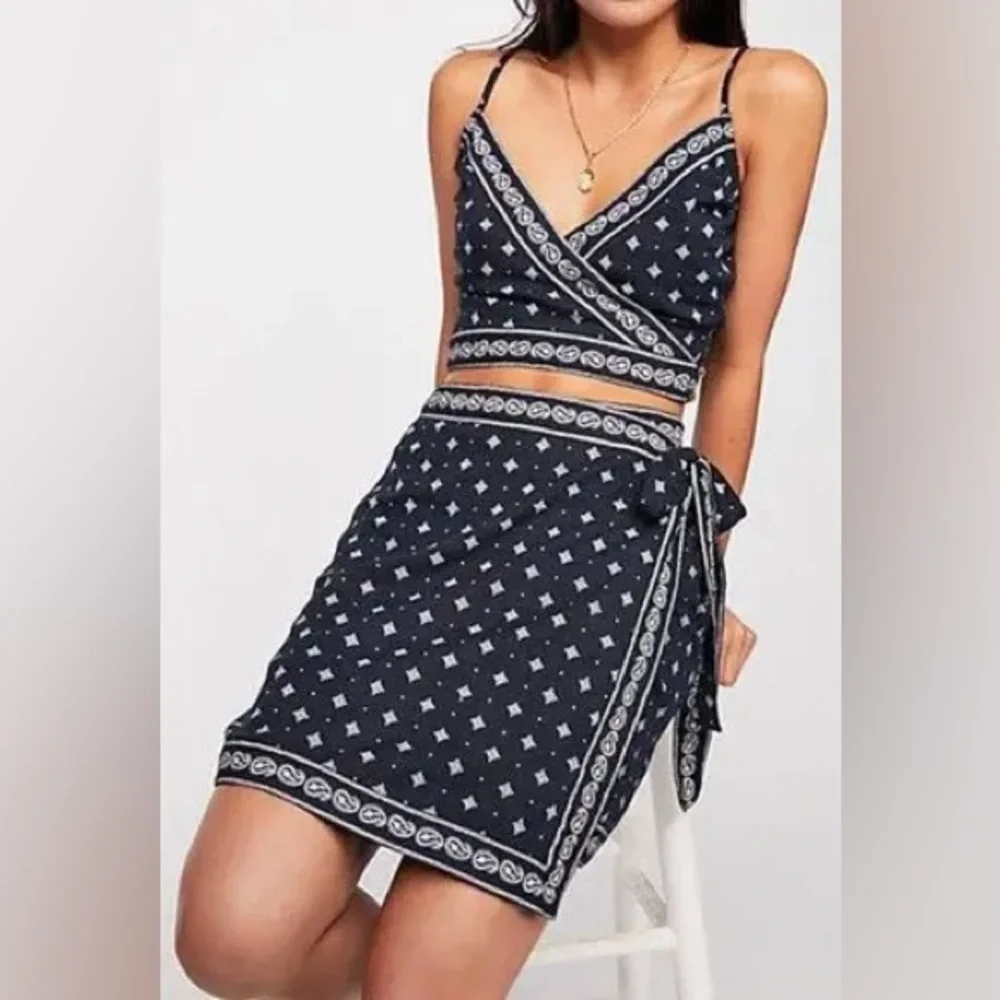 Free People Navy Patterned Crop Top - Picture 2 of 4